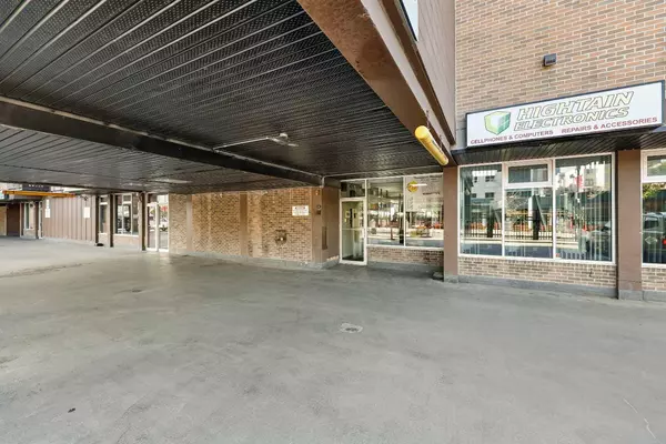 Calgary, AB T2S 0A9,519 17 AVE SW #520
