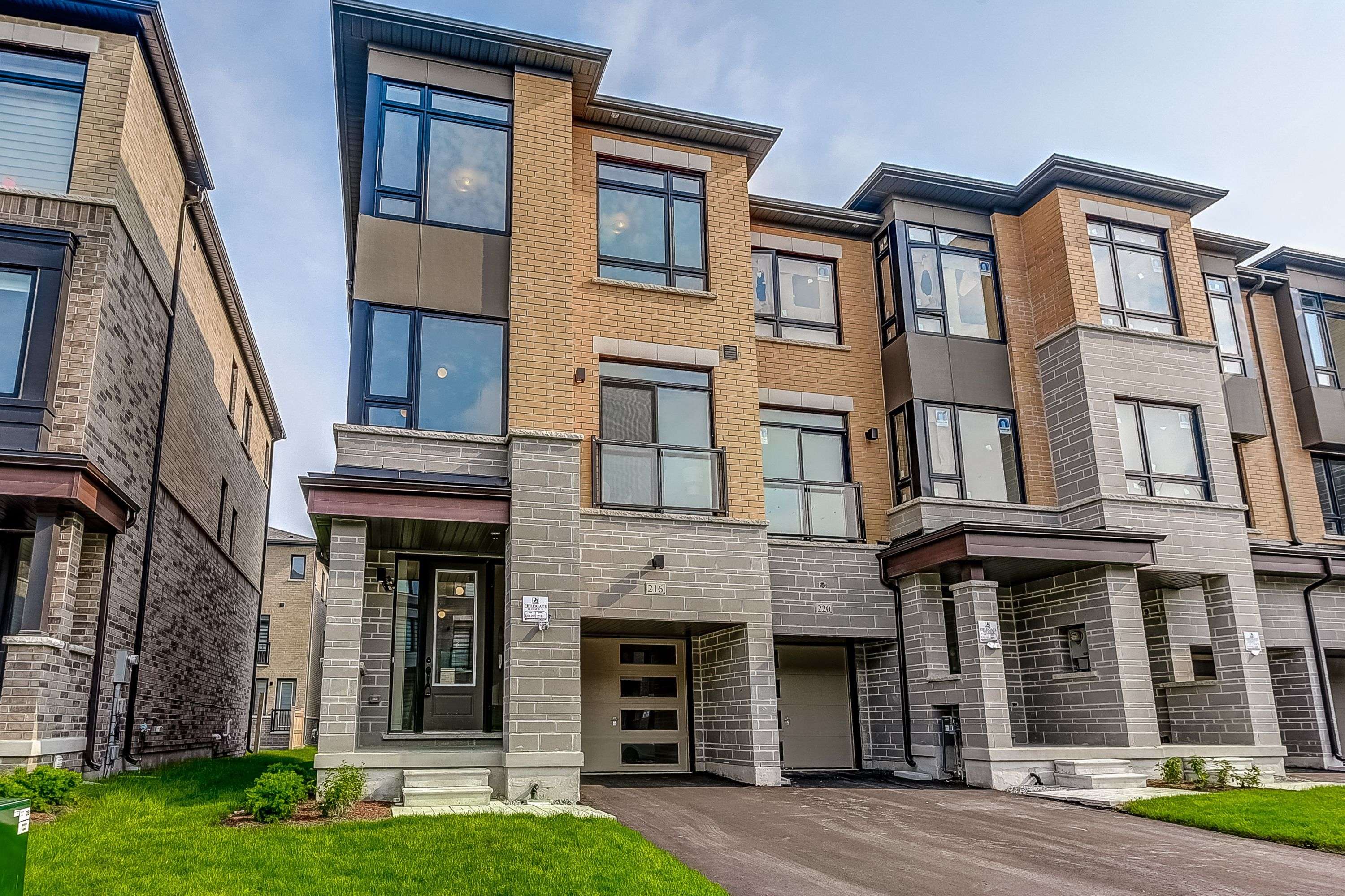 Vaughan, ON L4H 5L4,216 Tennant CIR