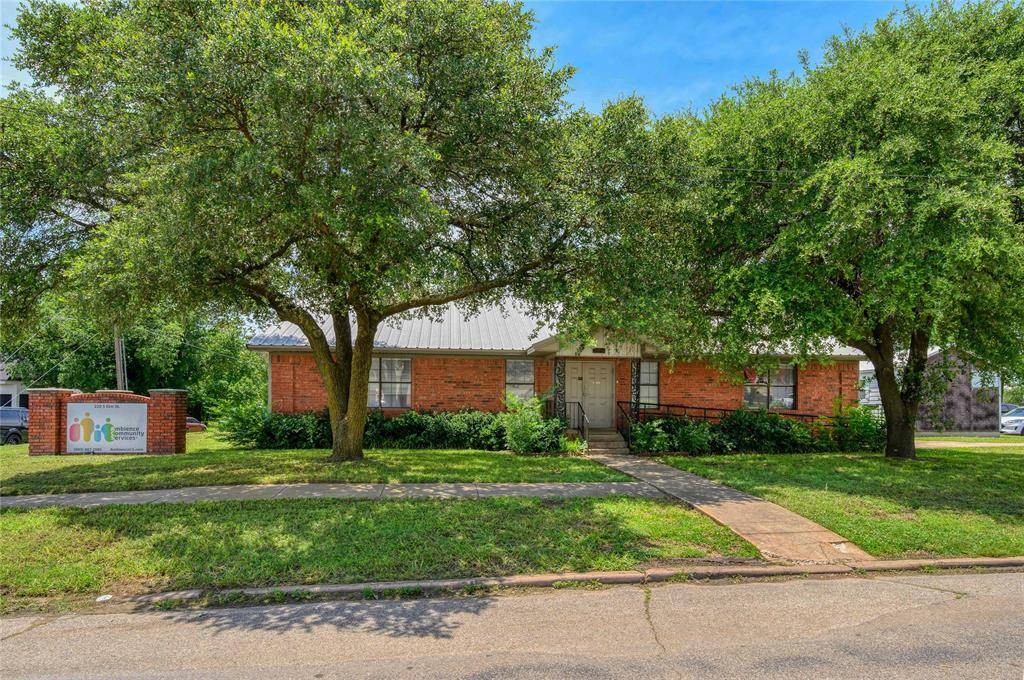 220 S Elm Street, Sherman, TX 75090
