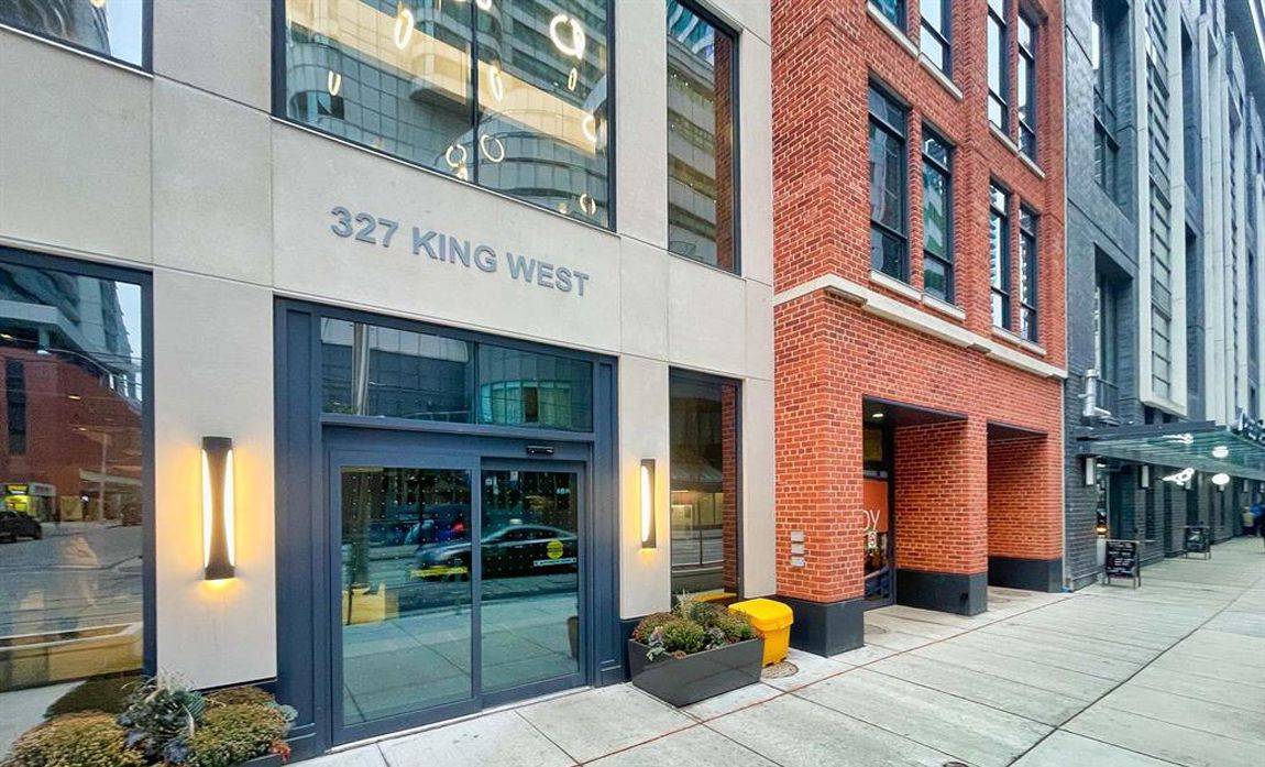 Toronto C01, ON M5V 0W7,327 King ST W #4303