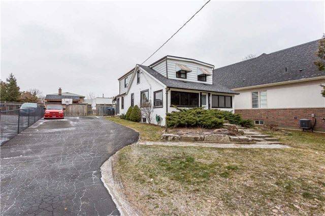 Mississauga, ON L5A 2K2,2211 Camilla RD