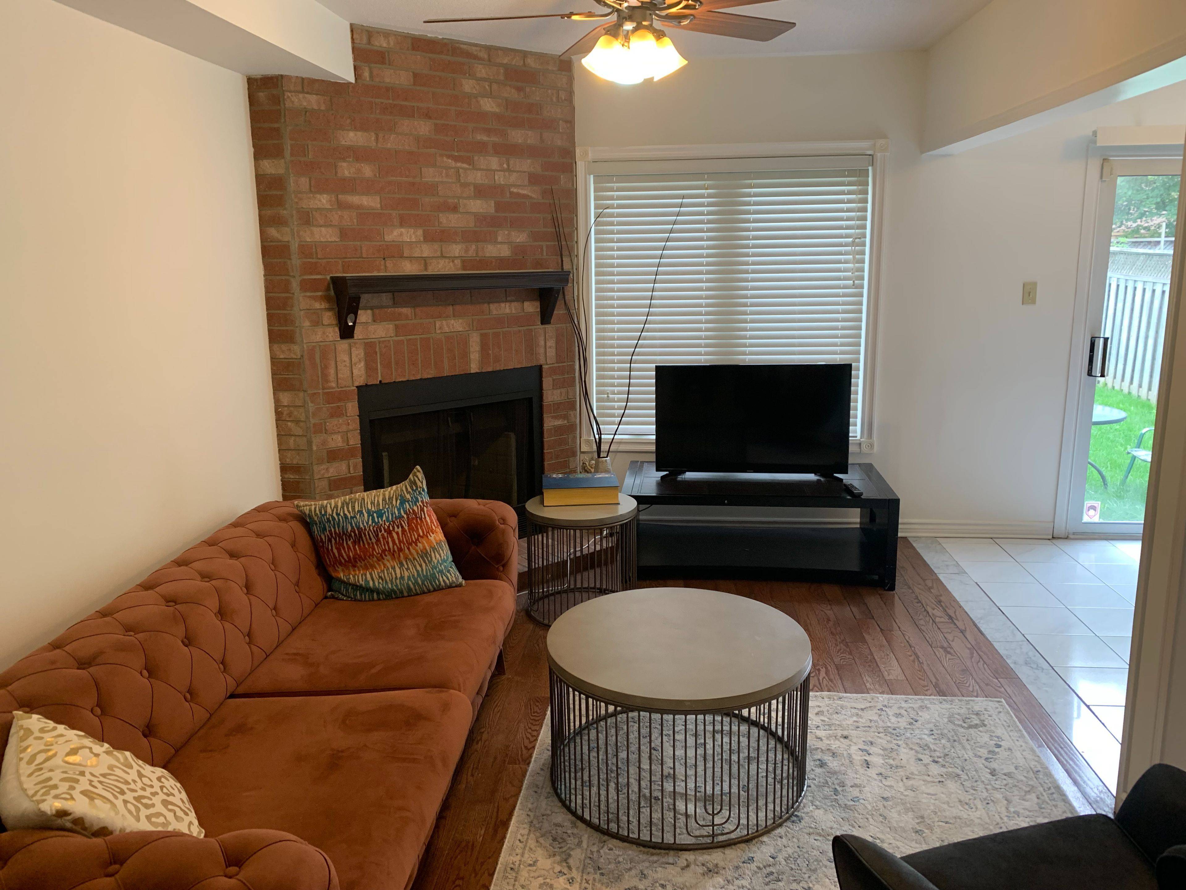Mississauga, ON L5V 1W9,1015 Fernandez DR