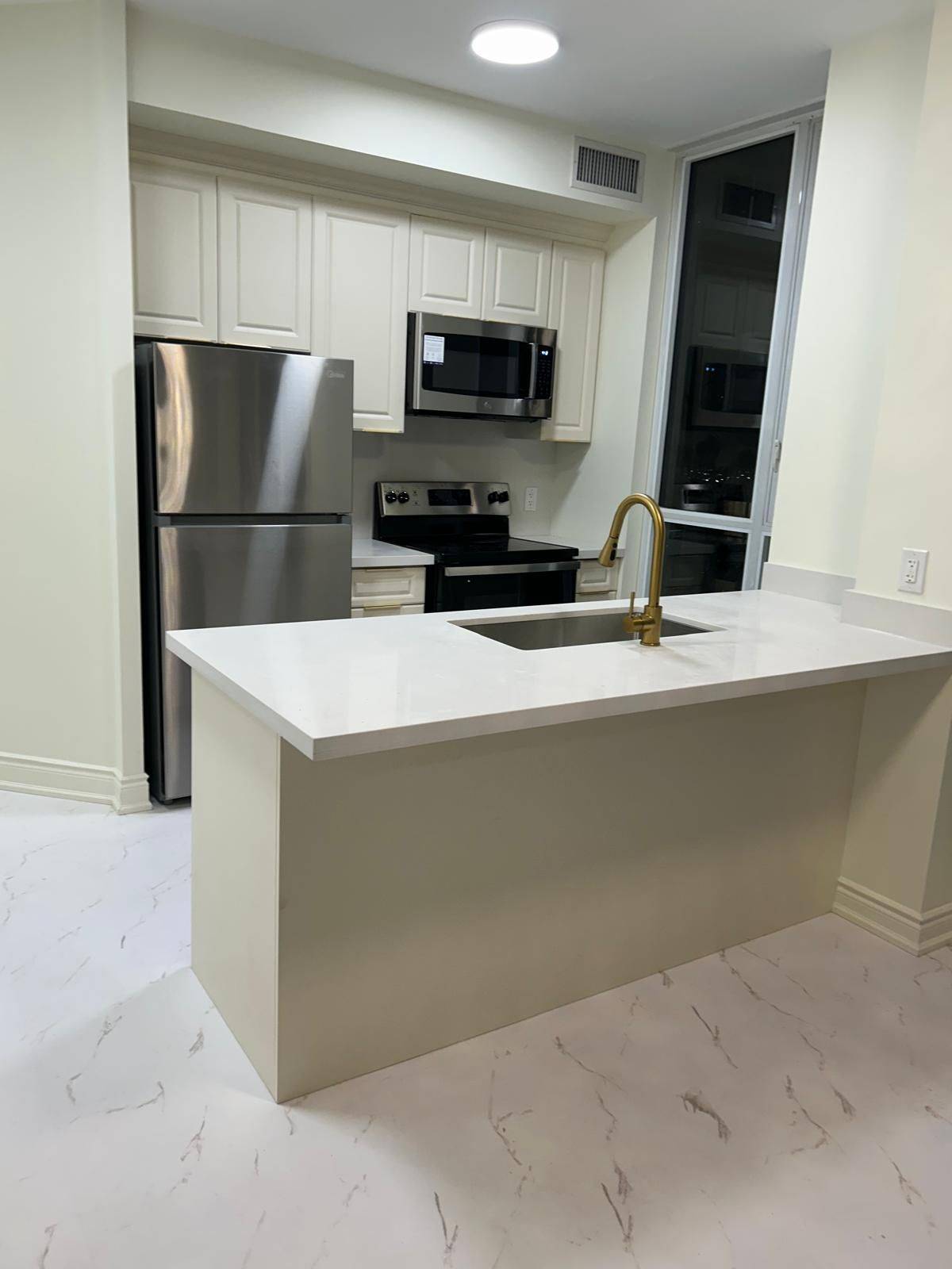 Mississauga, ON L5B 0K6,339 Rathburn RD W #2116