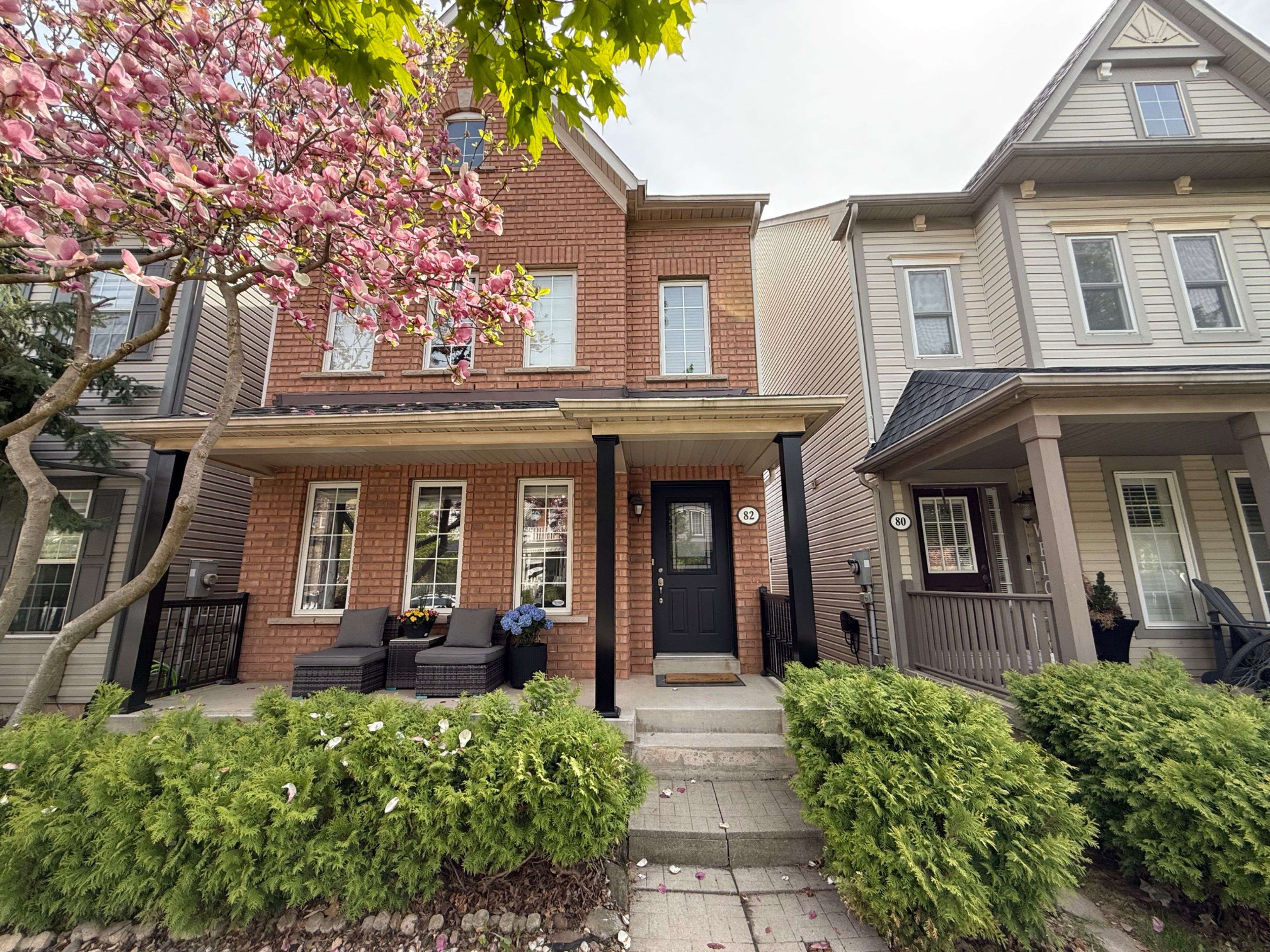 82 Roxton RD, Oakville, ON L6H 7A1
