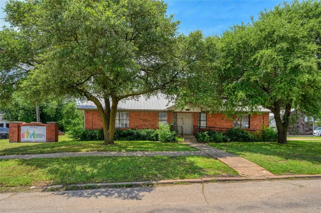 Sherman, TX 75090,220 S Elm Street