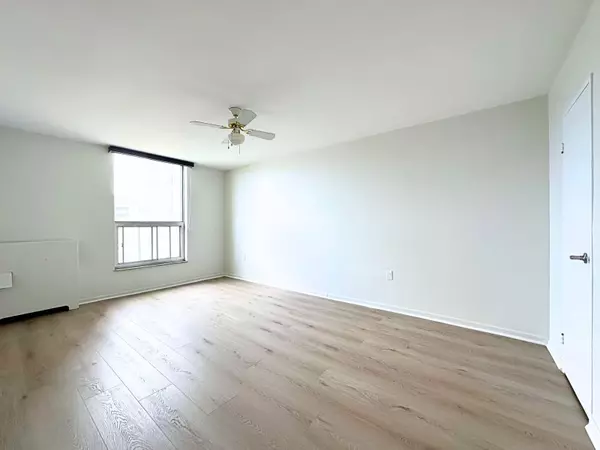 Toronto C04, ON M6A 1X5,130 Neptune DR #903