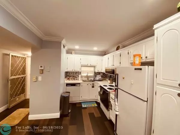 8990 S Hollybrook Blvd #301, Pembroke Pines, FL 33025