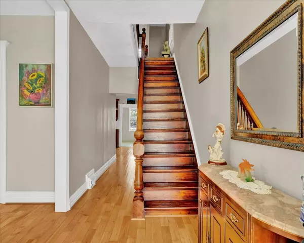 Hamilton, ON L8L 5V6,161 Wentworth ST N