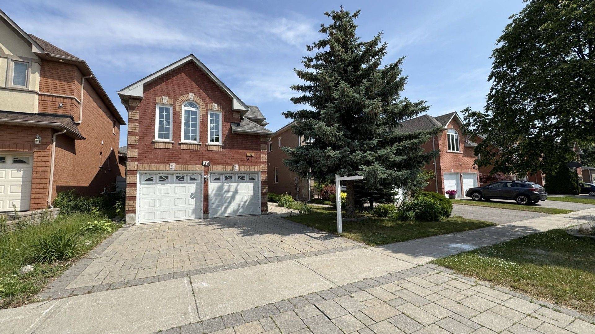 38 Desert View CRES, Richmond Hill, ON L4C 0K3