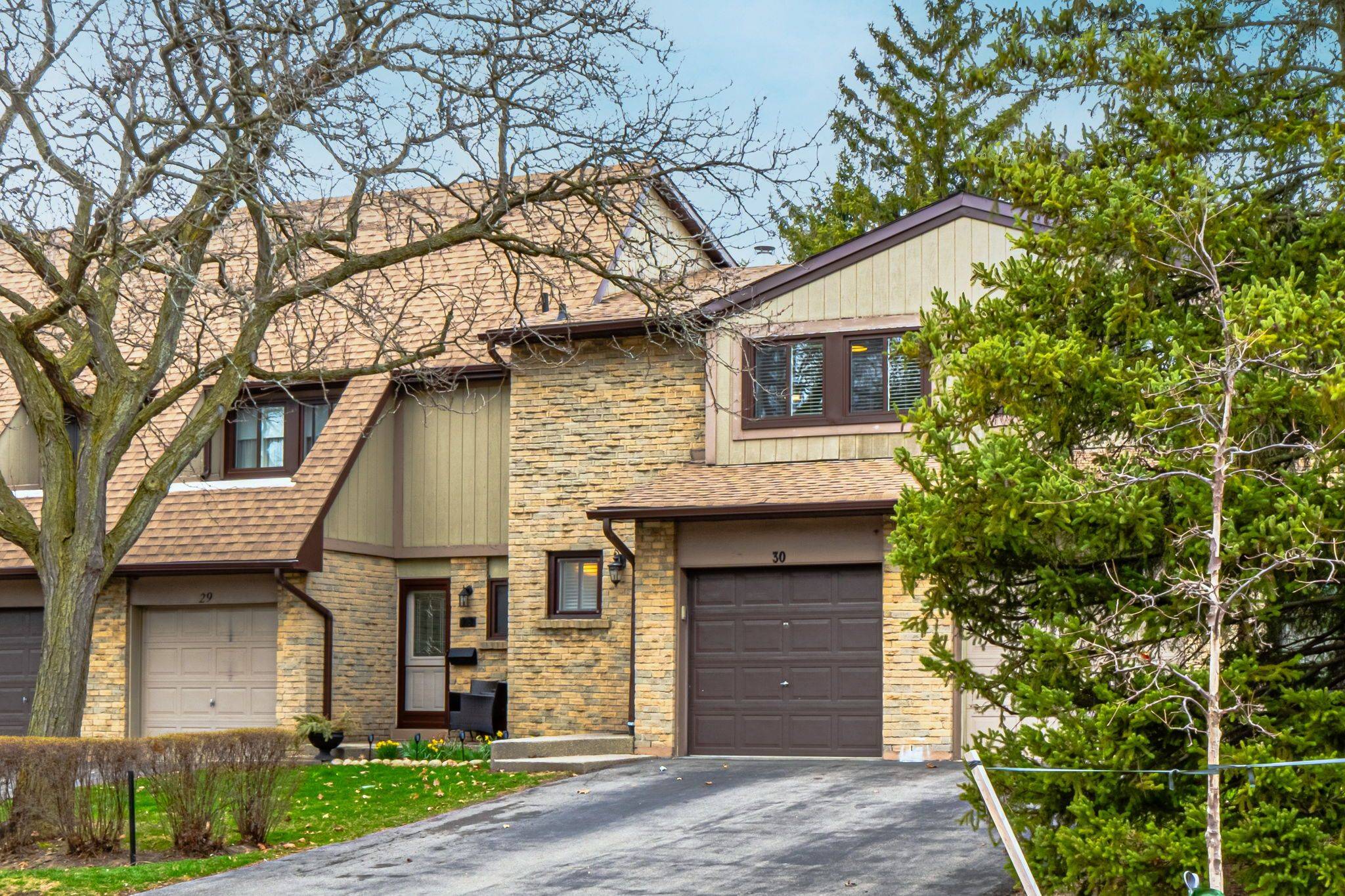 3345 Silverado DR #30, Mississauga, ON L5A 3Y8