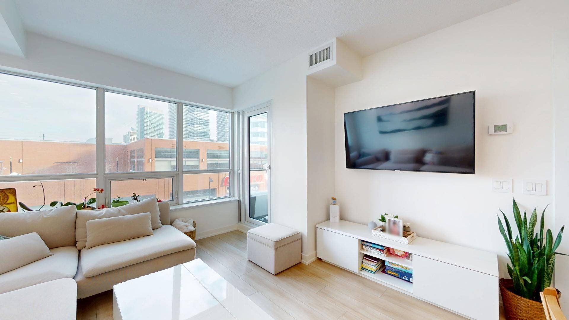 Toronto W06, ON M8V 0C1,2220 Lake Shore BLVD W #406