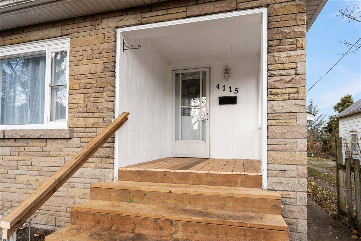 Niagara Falls, ON L2E 3H6,4115 MAY AVE