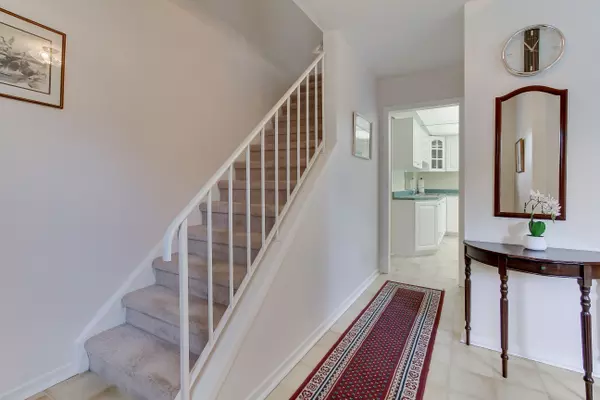 Newmarket, ON L3Y 5H5,841 Magnolia AVE