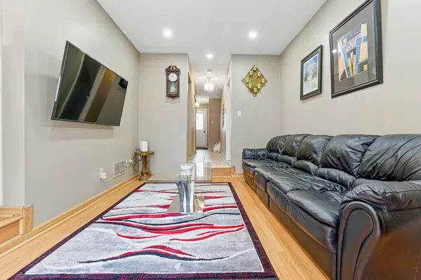 Mississauga, ON L5A 3Y8,3345 Silverado DR #30