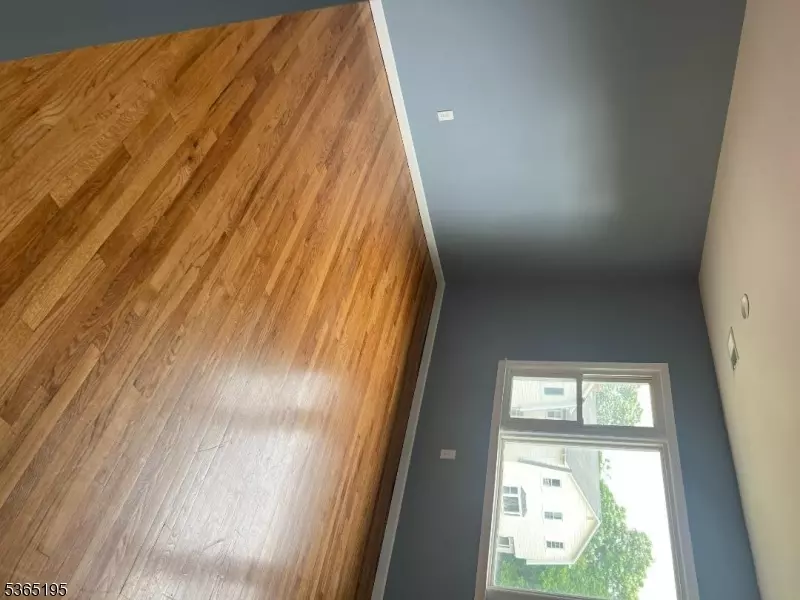 81 Garden Dr, Elmwood Park Boro, NJ 07407