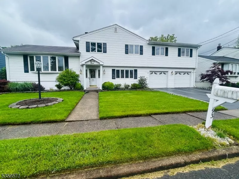 93 Sandra Dr, Totowa Boro, NJ 07512