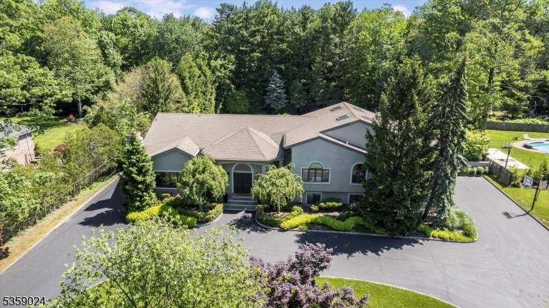 22 Ross Rd, Livingston Twp., NJ 07039