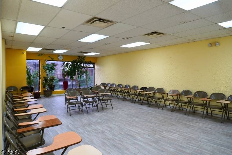 West New York Town, NJ 07093,5619 Bergenline Ave