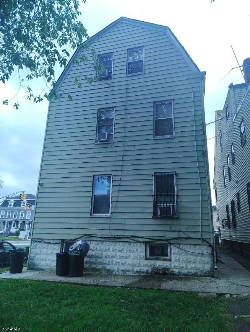 East Orange City, NJ 07017,341 N Grove St