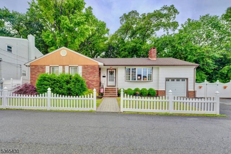 Secaucus Town, NJ 07094,76 Central Ln