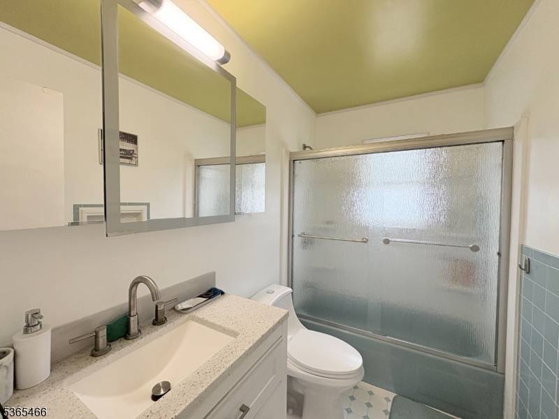 Hillsborough Twp., NJ 08844,527 Andria Ave #214
