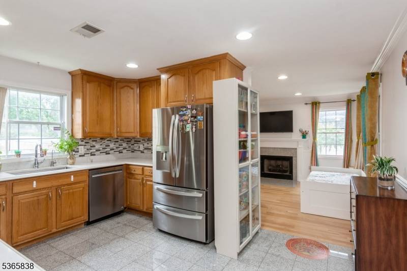 Woodbridge Twp., NJ 08832,63 Clinton Ave