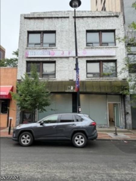 1210 E Grand St, Elizabeth City, NJ 07201