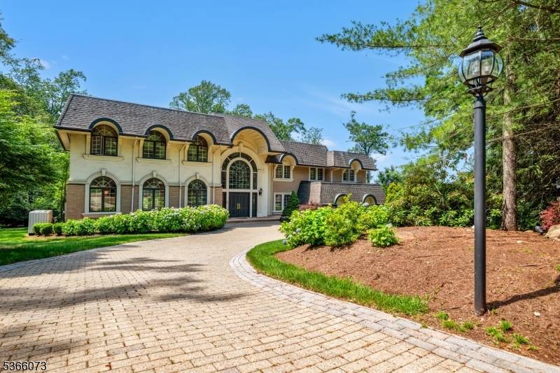 Cresskill Boro, NJ 07626,82A Jackson Dr #A