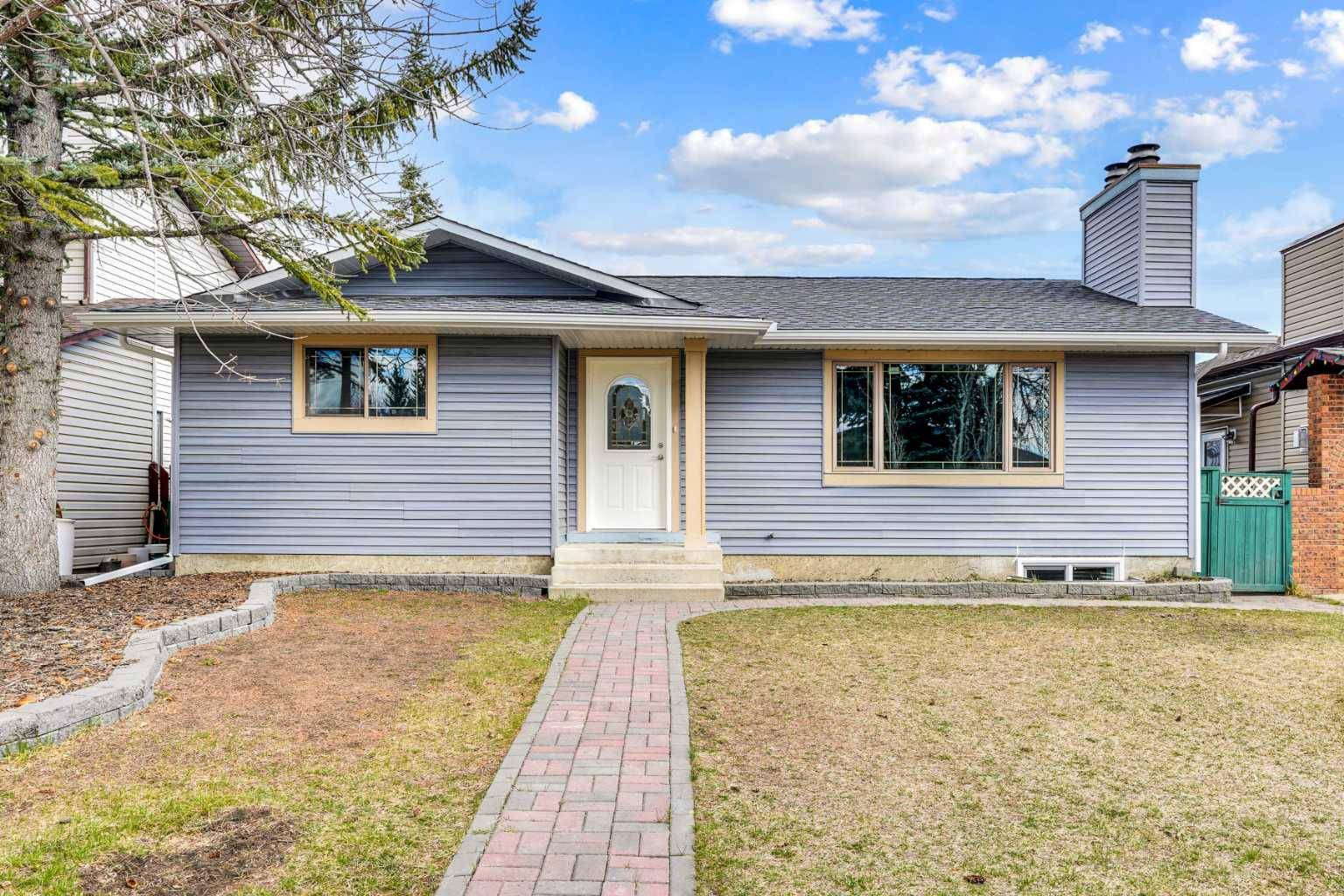 Calgary, AB T3K 1A9,479 Berkley CRES NW