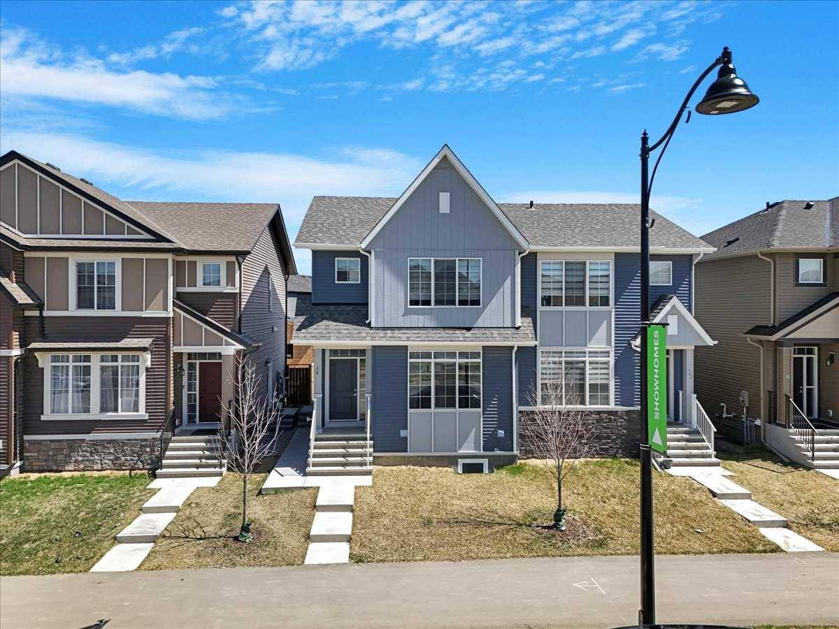 28 Creekstone DR Southwest, Calgary, AB T2X4N5