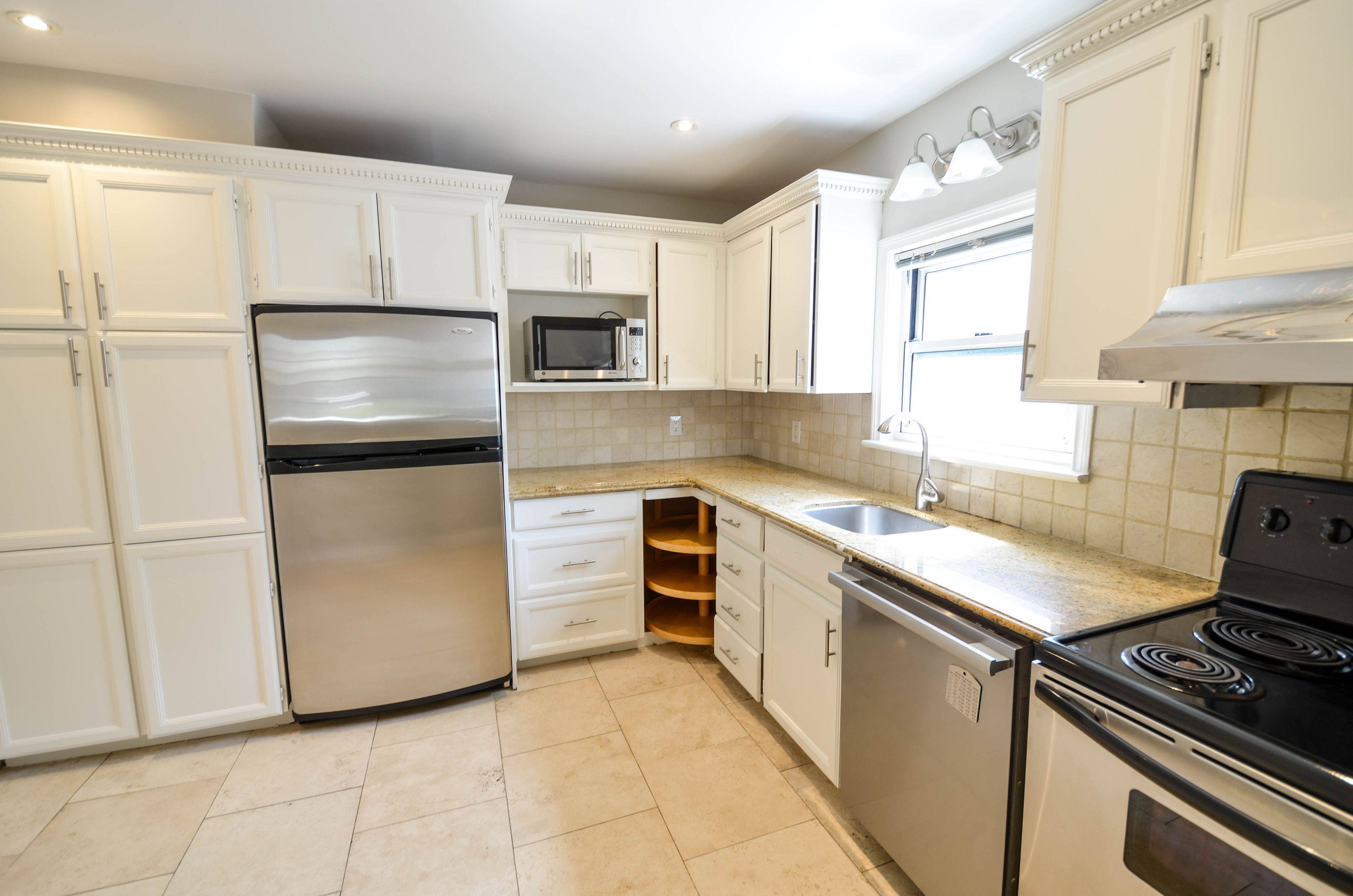 Toronto C14, ON M2N 3X1,203 Kingsdale AVE
