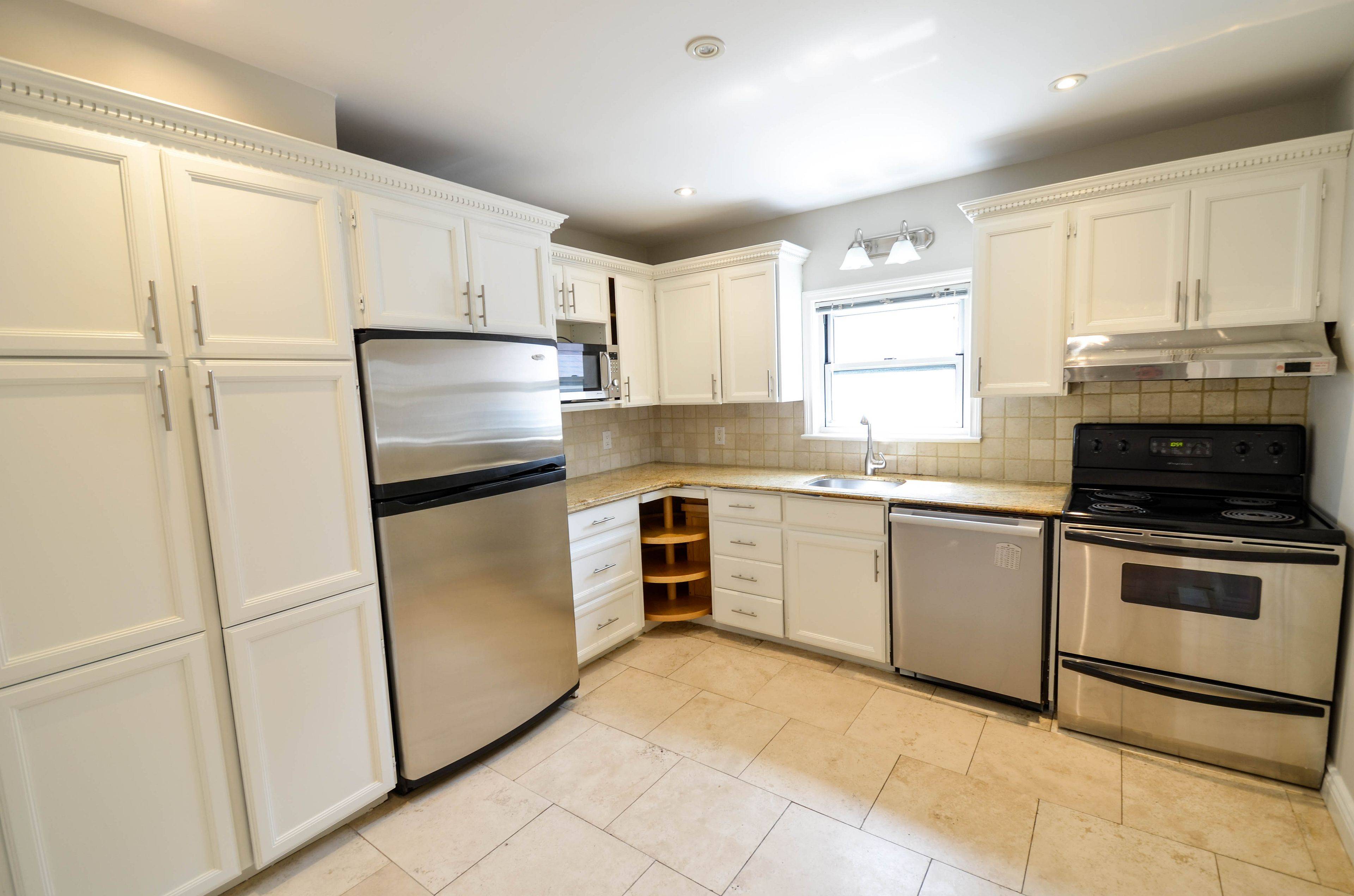 Toronto C14, ON M2N 3X1,203 Kingsdale AVE