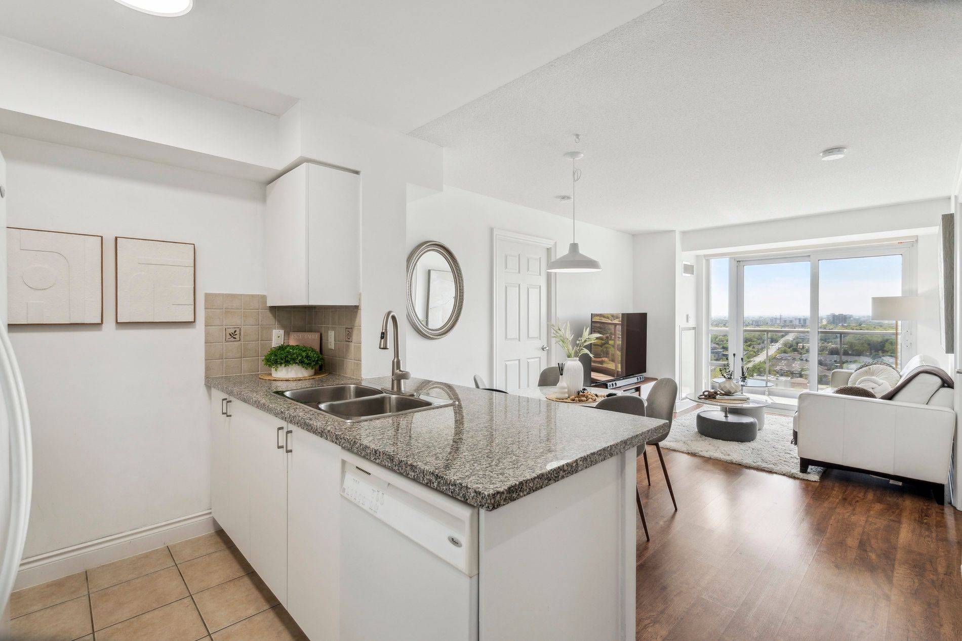 Toronto C07, ON M2M 4M7,15 Greenview AVE #2111