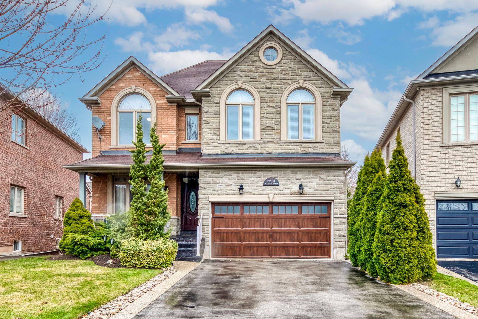 2218 Hatfield DR, Oakville, ON L6M 4W4