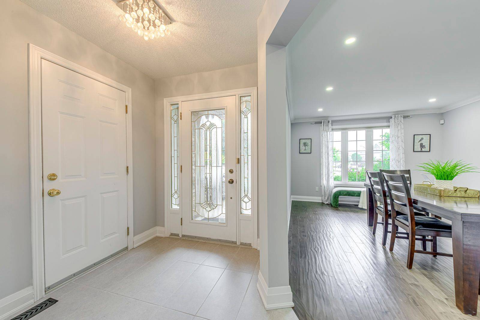 Burlington, ON L7L 6N8,2387 Heslop ST