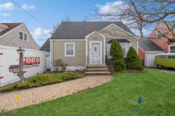 429 Elmwood Ter, Linden City, NJ 07036