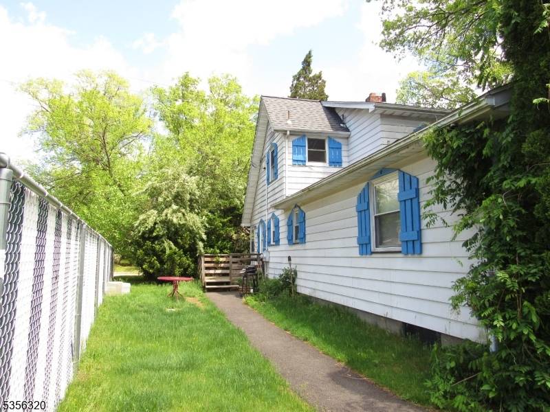182 W Midland Ave, Paramus Boro, NJ 07652