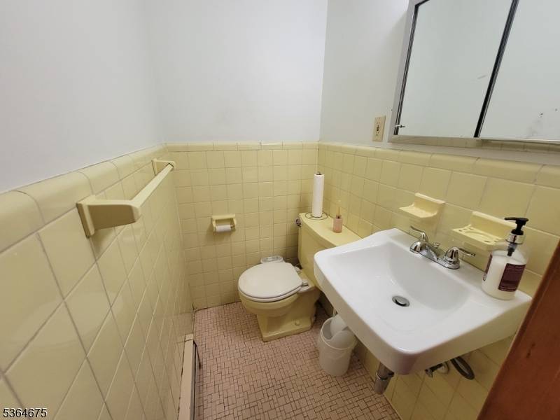 Clifton City, NJ 07011,555 Clifton Ave