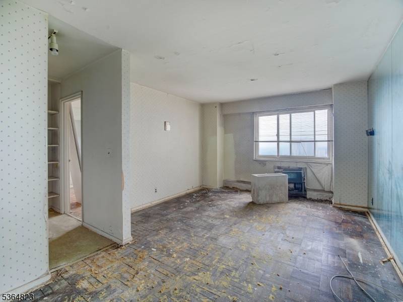 East Orange City, NJ 07018,377 S Harrison St #18NN