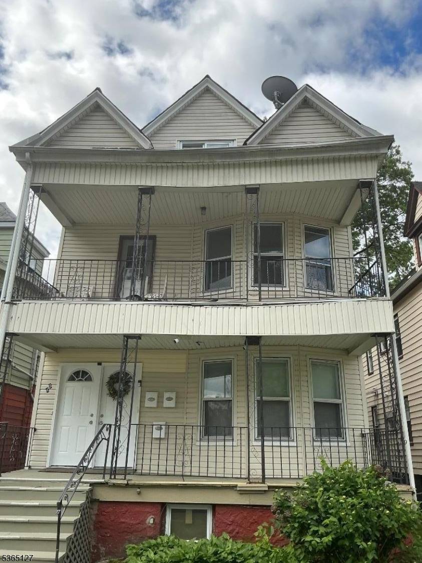 49 Edgar St, East Orange City, NJ 07018
