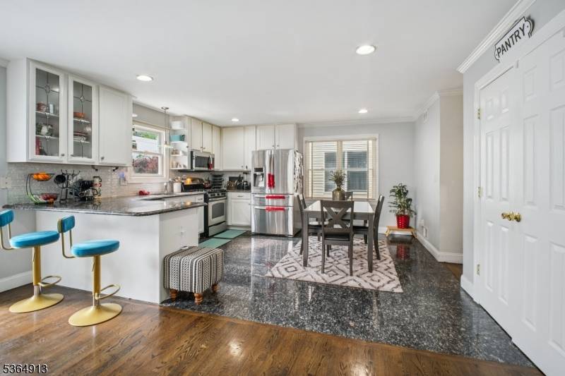 Rutherford Boro, NJ 07070,286 Meadow Road  (Rt17 serv)