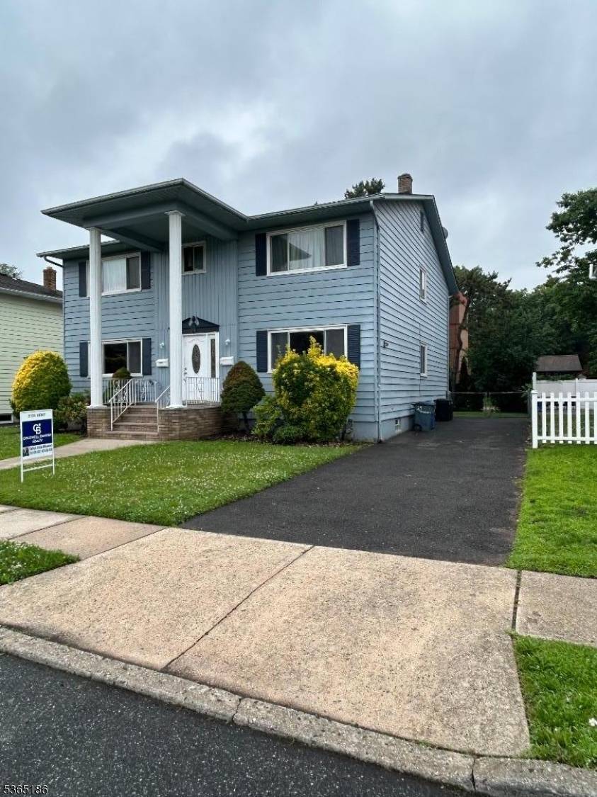 29 Renaissance Dr, Clifton City, NJ 07013