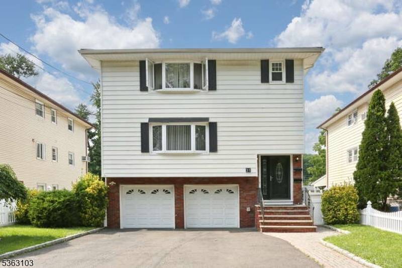 29 Leliarts Ln, Elmwood Park Boro, NJ 07407