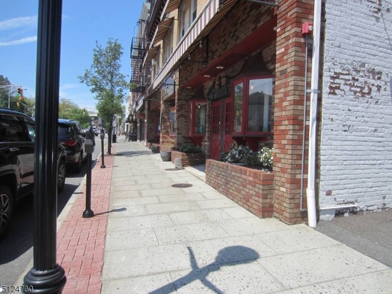 Verona Twp., NJ 07044,638 Bloomfield Ave #3