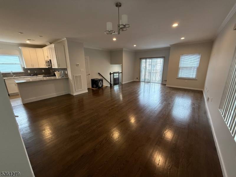 Elizabeth City, NJ 07201,906 Flora St #2