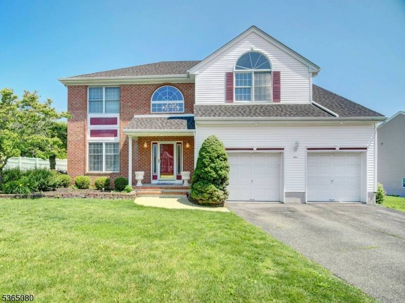 1 Lazarus Dr, Roxbury Twp., NJ 07852
