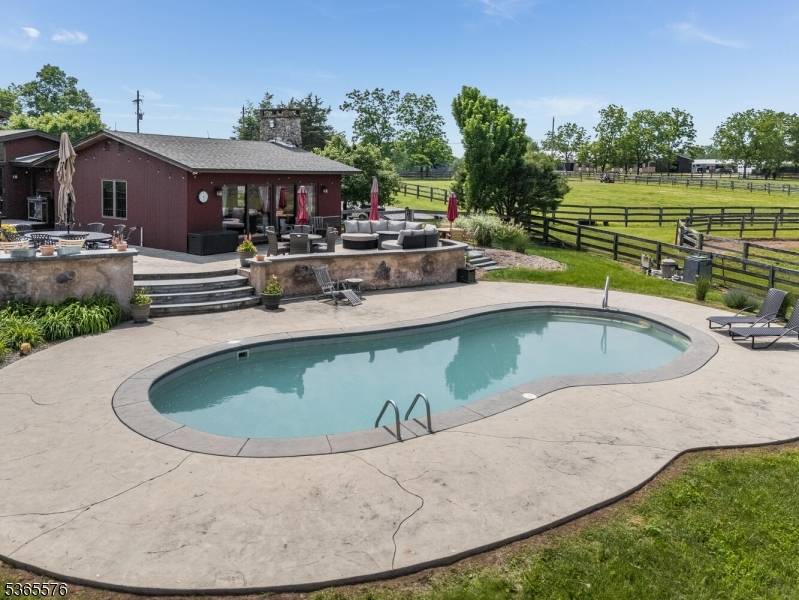 Holland Twp., NJ 08848,476 Milford Mount Pleasant