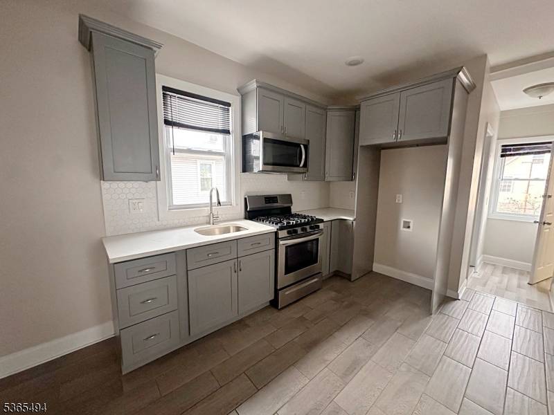 Elizabeth City, NJ 07202,17 John St