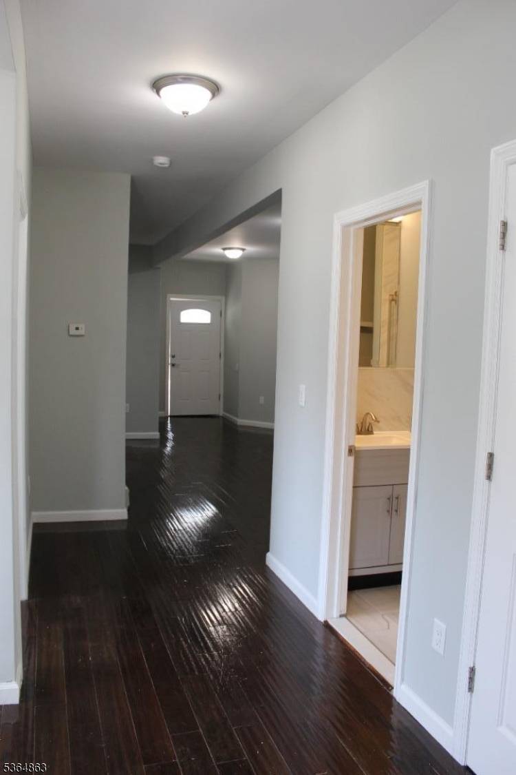 East Orange City, NJ 07017,37 William St #1