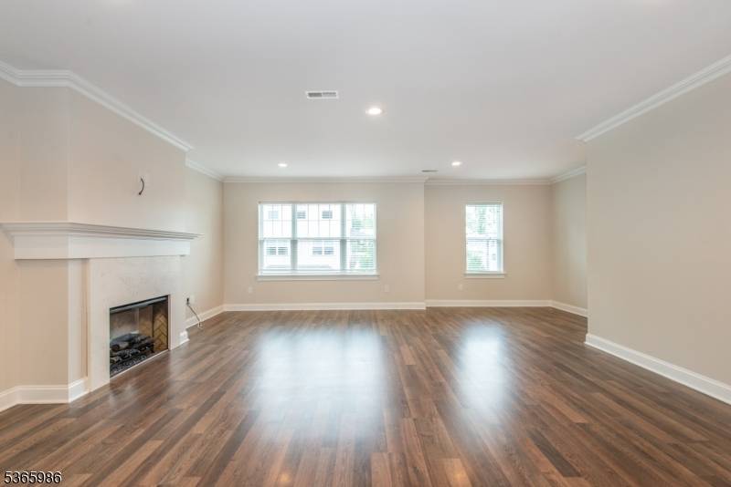 Madison Boro, NJ 07940,6 Elm St #6